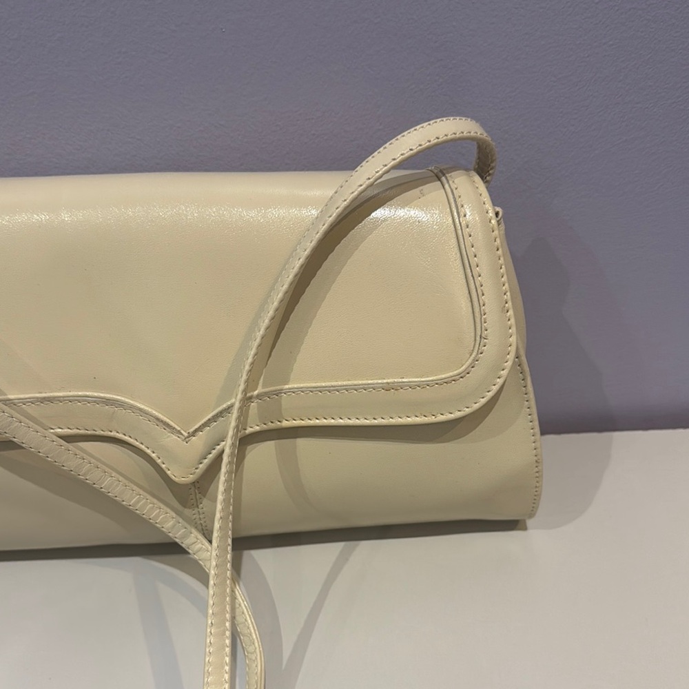 Elegant Cream Shoulder Bag - Picture 3 of 9